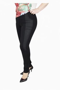 Calça Montaria Feminina em Sarja Preta com Elastano Muito Mais