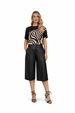 Blusa Plus Size Estampa Animal Print com Aplique Miravest Preta